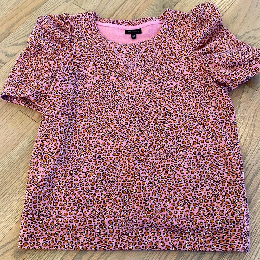 Puff sleeve XS shirt in pink leopard.